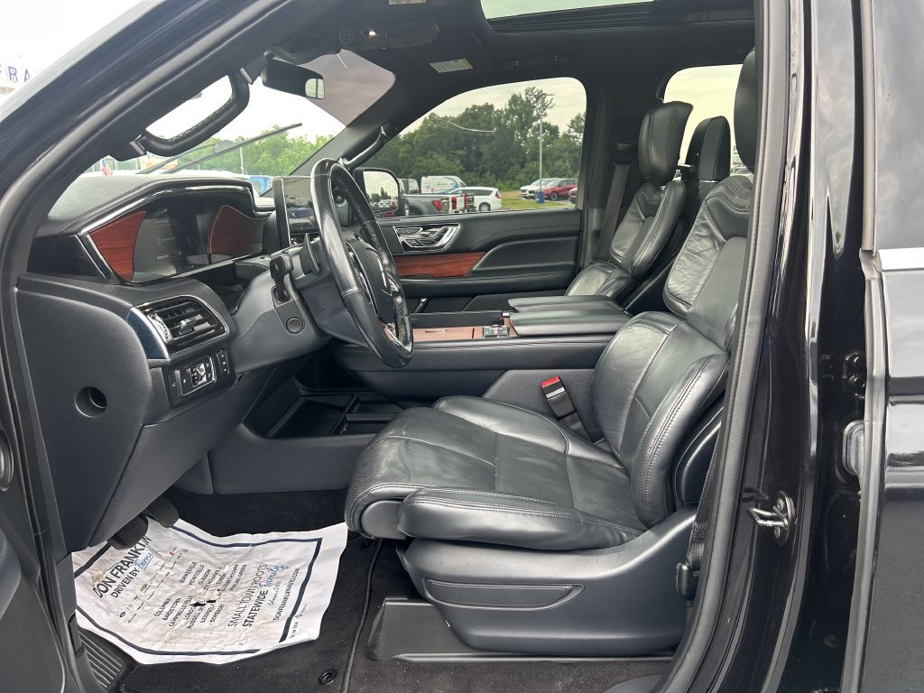 Used 2022 Lincoln Navigator Reserve AWD/4WD image 11