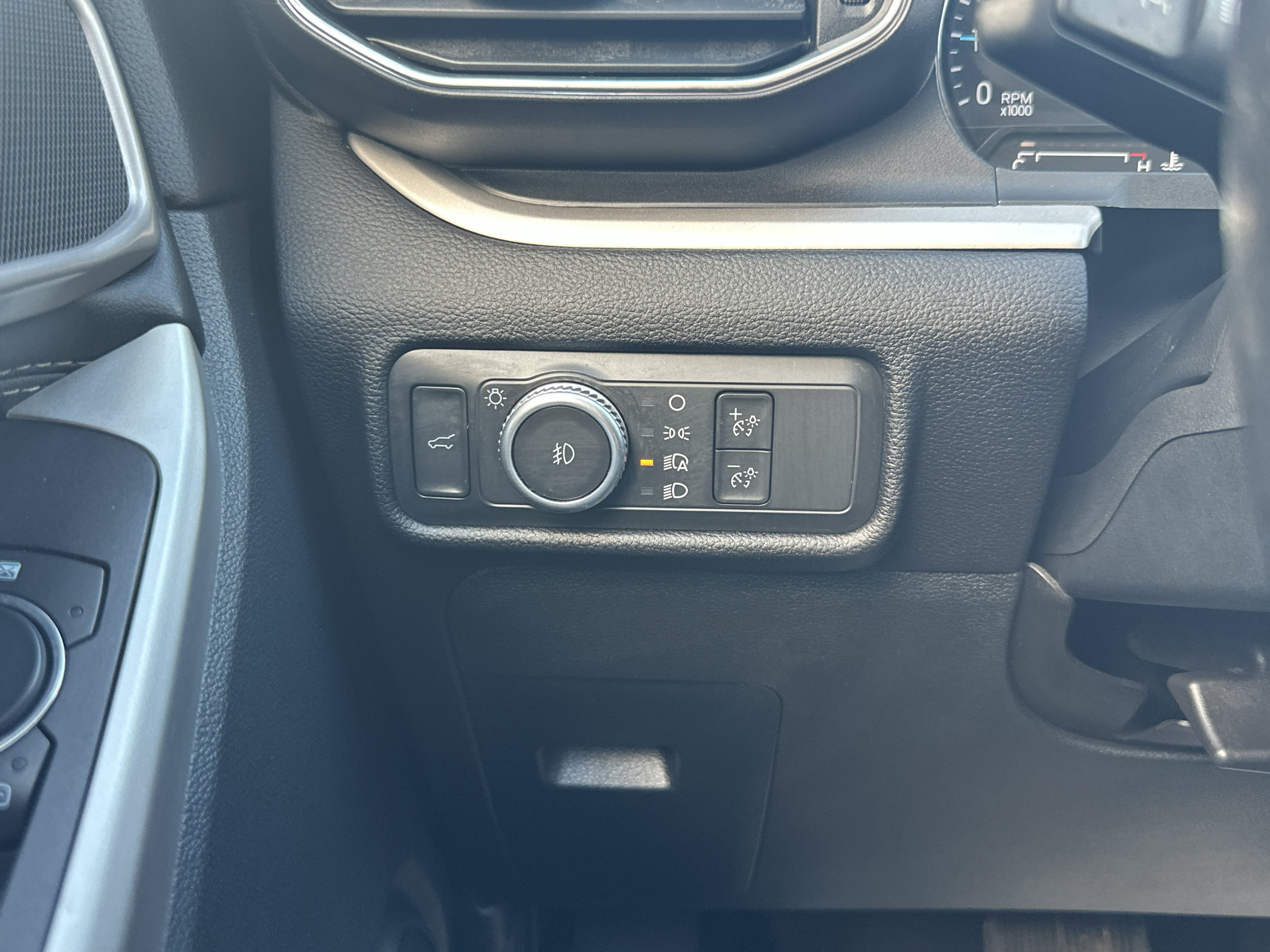 Used 2021 Ford Explorer XLT w/ Equipment Group 202A AWD/4WD image 13