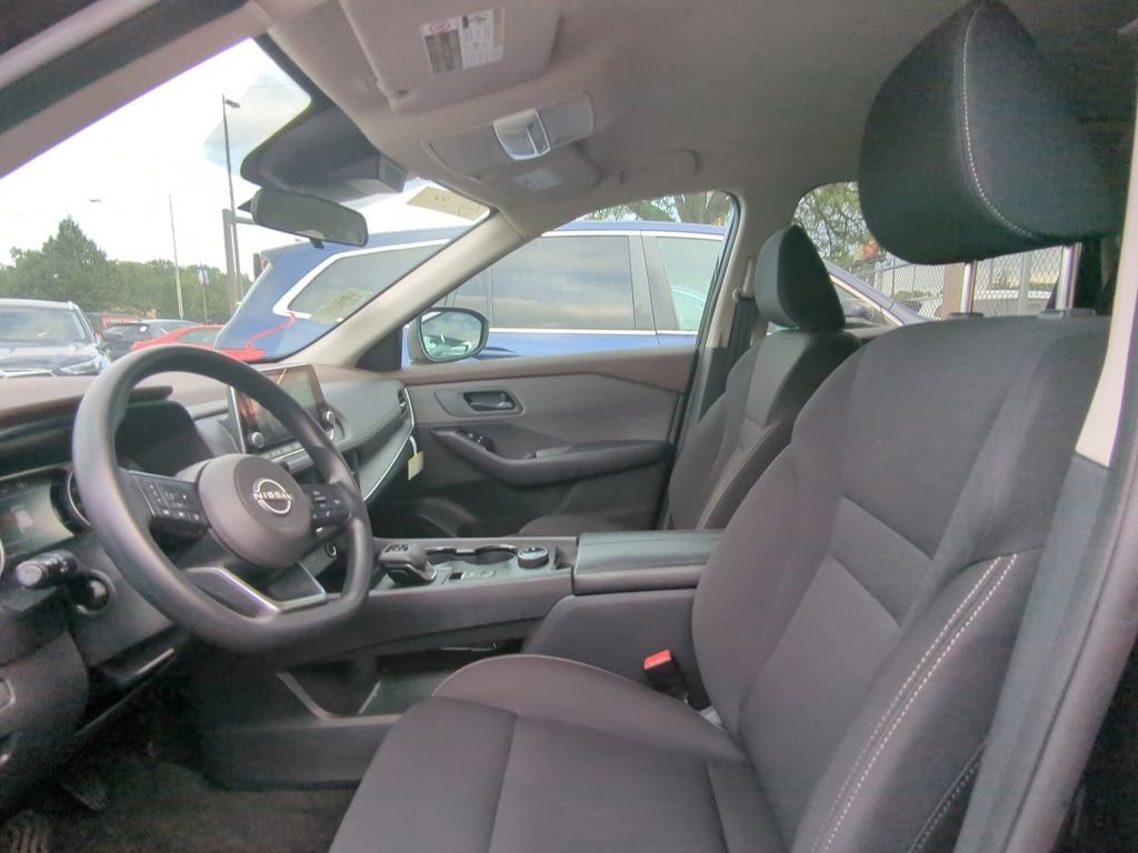 Used 2023 Nissan Rogue S AWD/4WD image 6