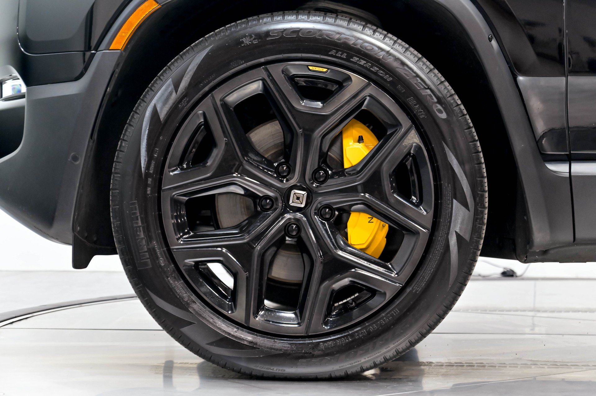 Used 2023 Rivian R1S Adventure AWD/4WD image 42
