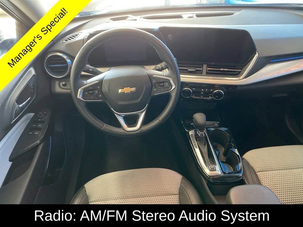Used 2025 Chevrolet Trax LT w/ LT Convenience Package FWD image 5