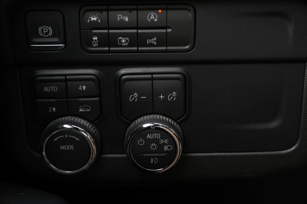 Used 2025 Chevrolet Suburban Premier AWD/4WD image 57