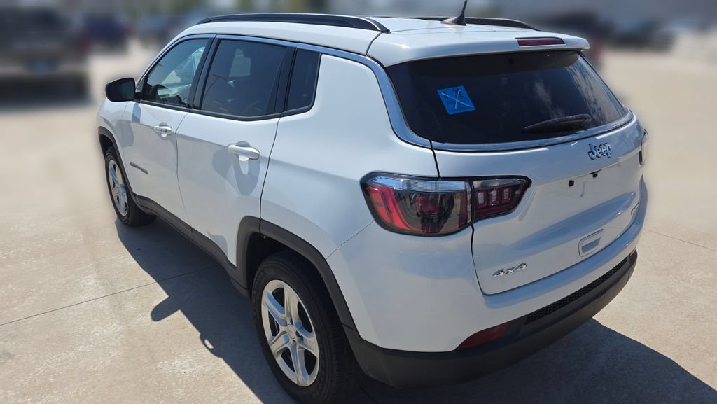 Used 2023 Jeep Compass Latitude AWD/4WD image 3