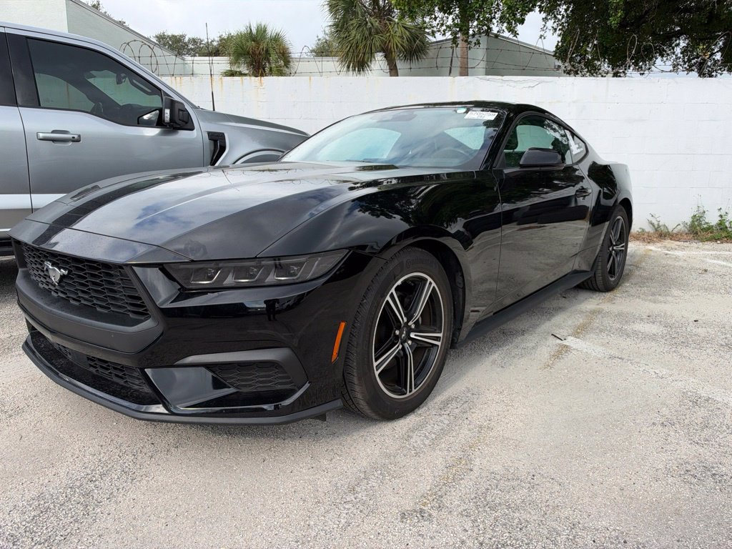 Used 2025 Ford Mustang Premium RWD image 4