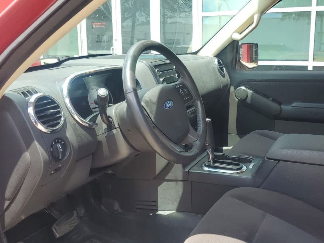 Used 2010 Ford Explorer Sport Trac XLT RWD image 2