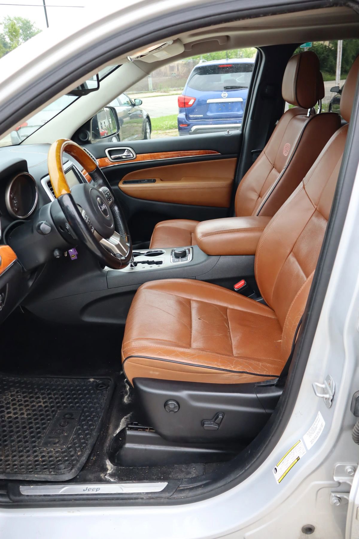 Used 2012 Jeep Grand Cherokee Overland image 9