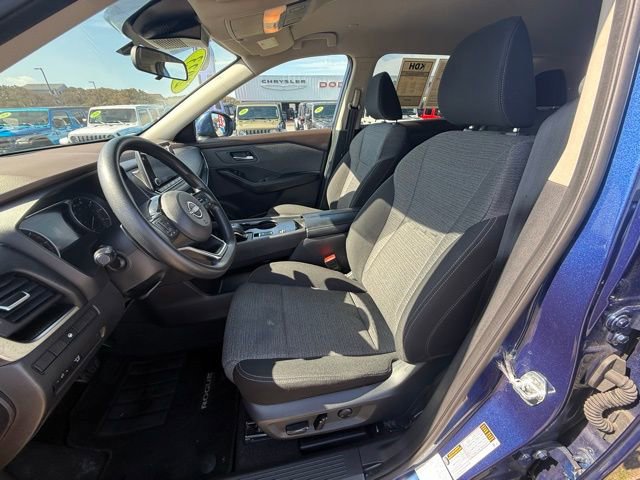Used 2023 Nissan Rogue SV image 9