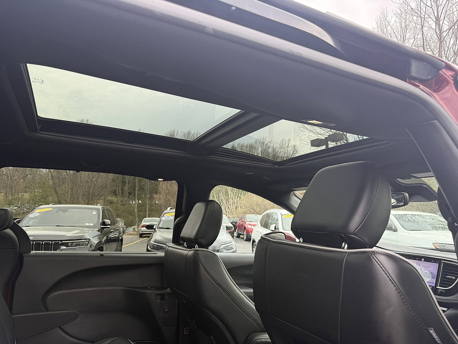 Used 2022 Chrysler Pacifica Limited w/ S Appearance Package image 19