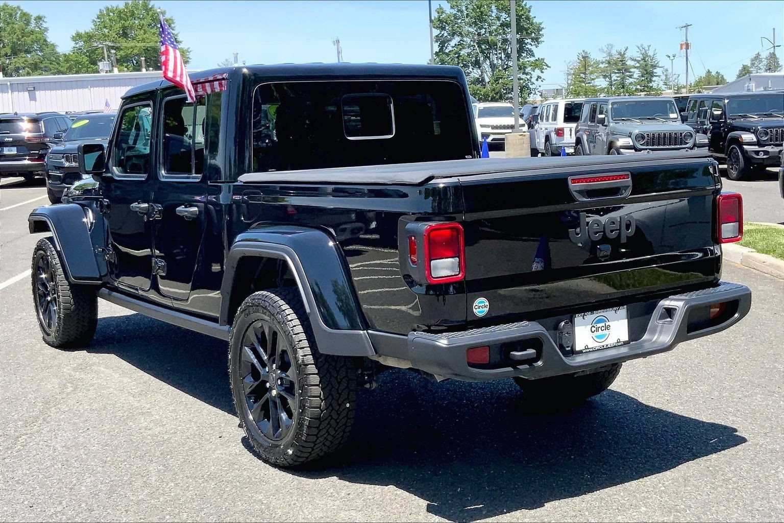 Certified 2024 Jeep Gladiator Sport AWD/4WD image 8