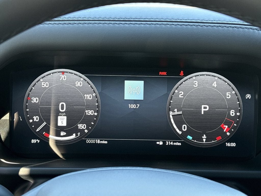 New 2026 Land Rover Defender 130 X-Dynamic SE AWD/4WD image 23