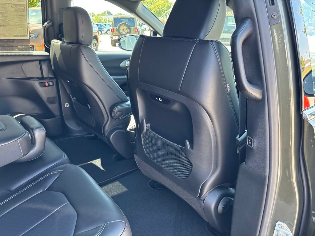 New 2027 Chrysler Pacifica Select FWD image 19