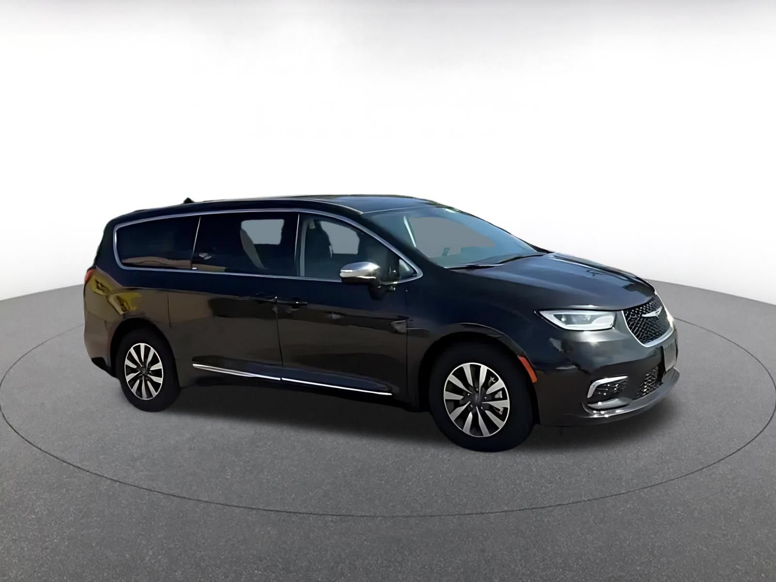 Used 2023 Chrysler Pacifica Limited FWD video 2