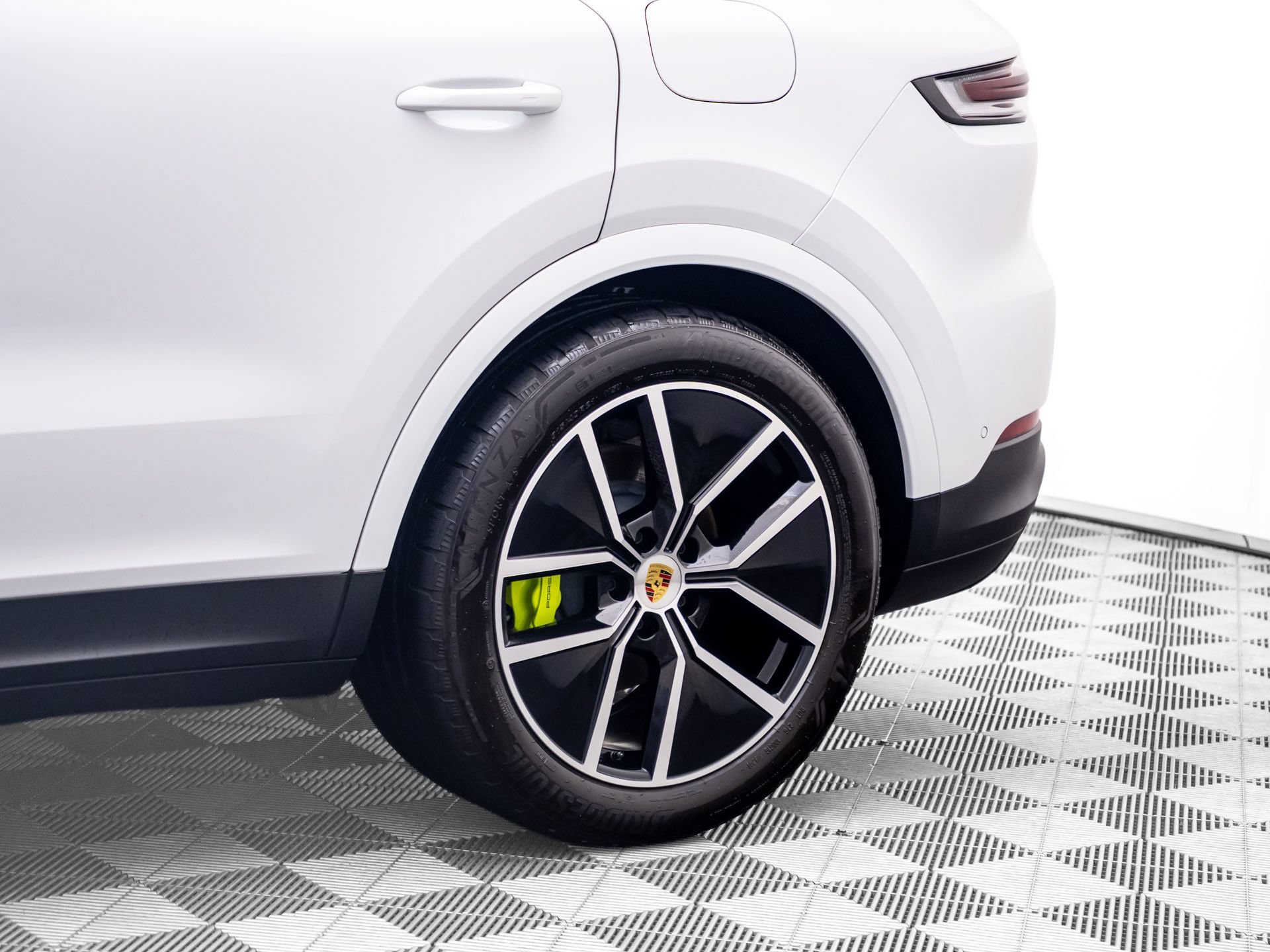 Certified 2024 Porsche Cayenne AWD/4WD image 35