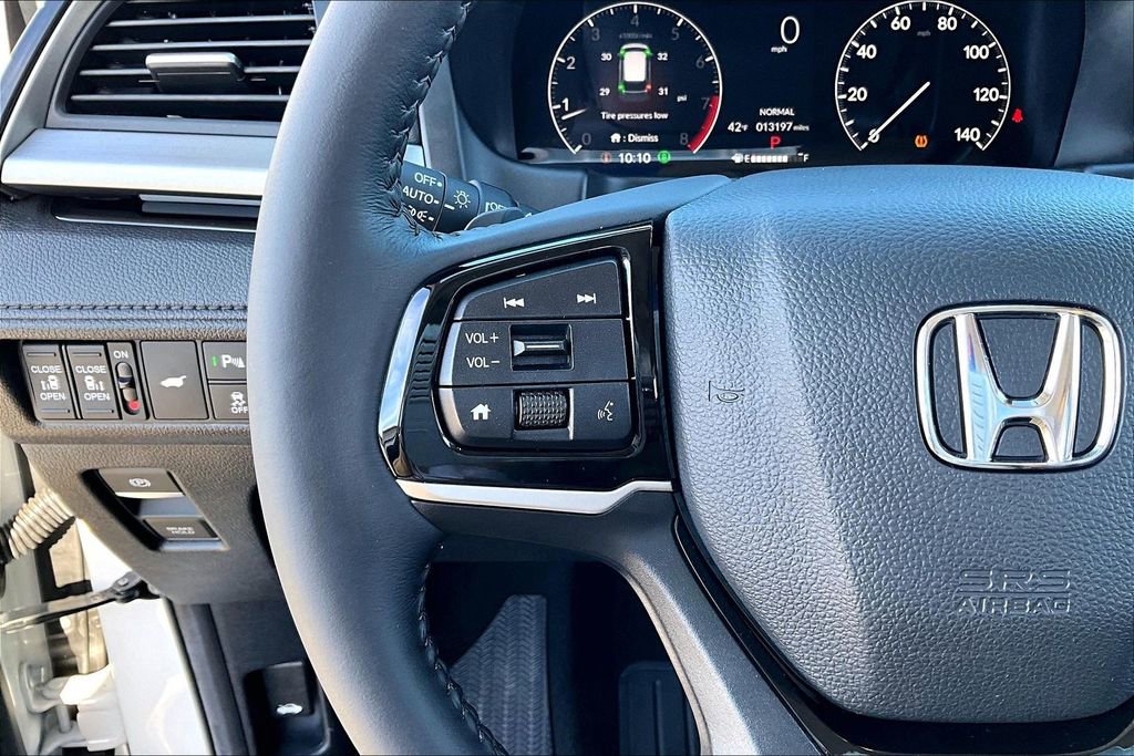 Certified 2025 Honda Odyssey Touring image 11
