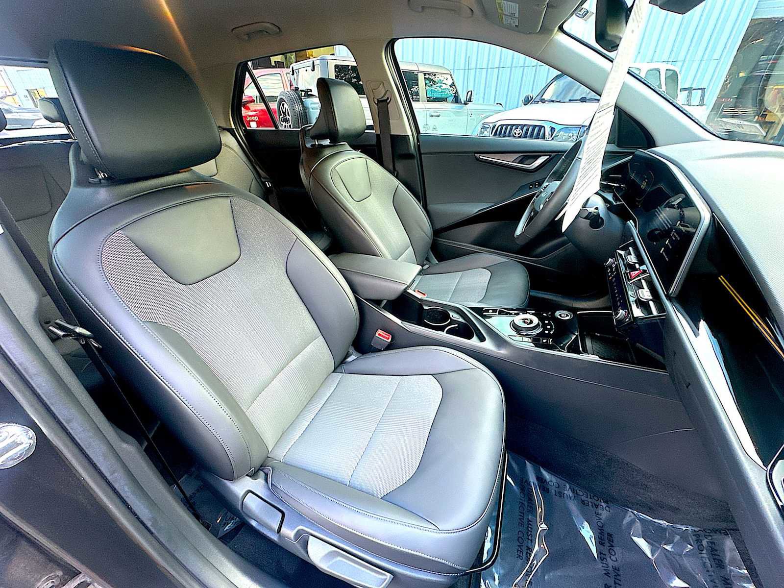 Used 2023 Kia Niro EX w/ EX Cold Weather Package image 25