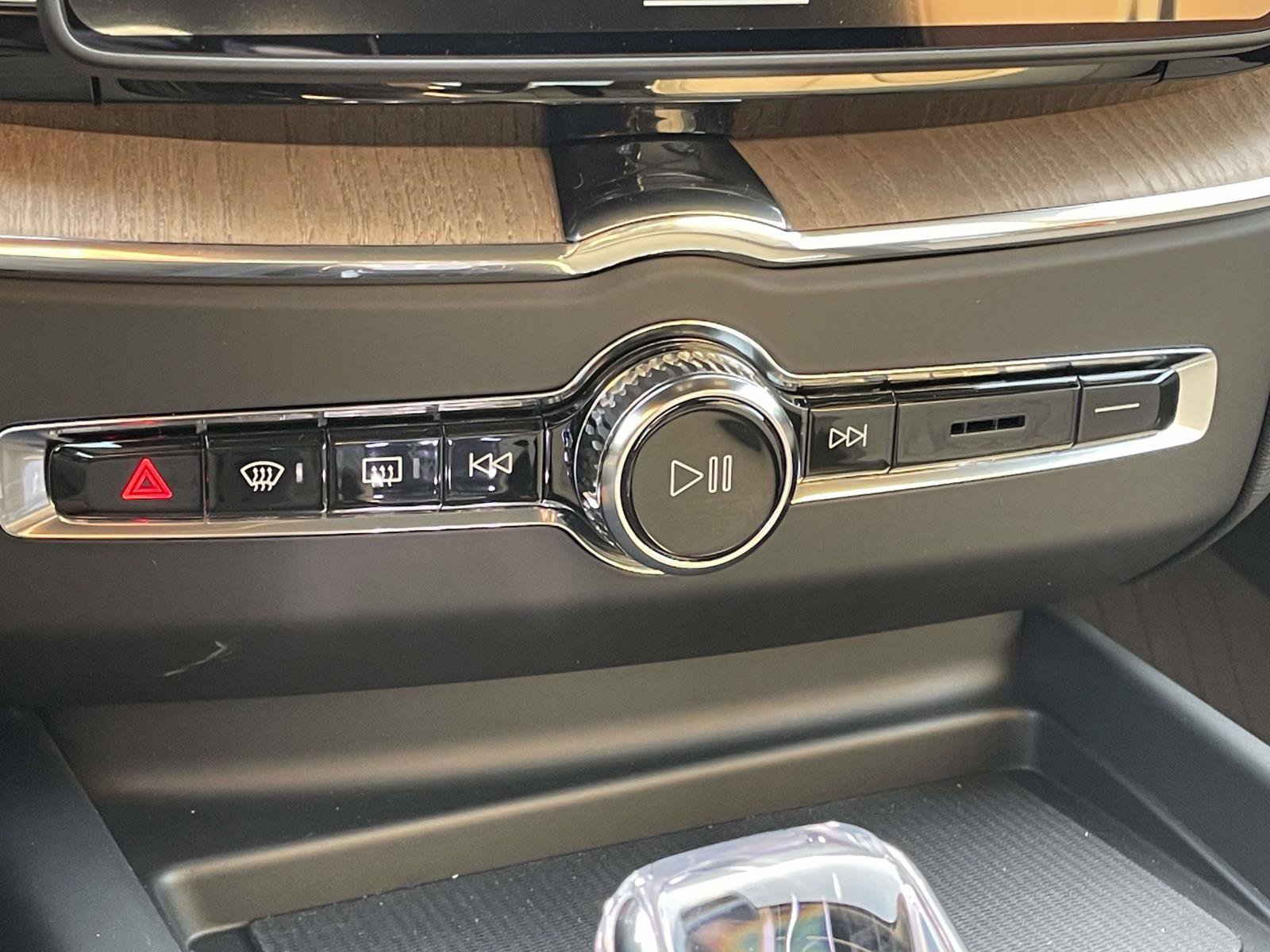 New 2027 Volvo XC60 B5 Plus AWD/4WD image 19