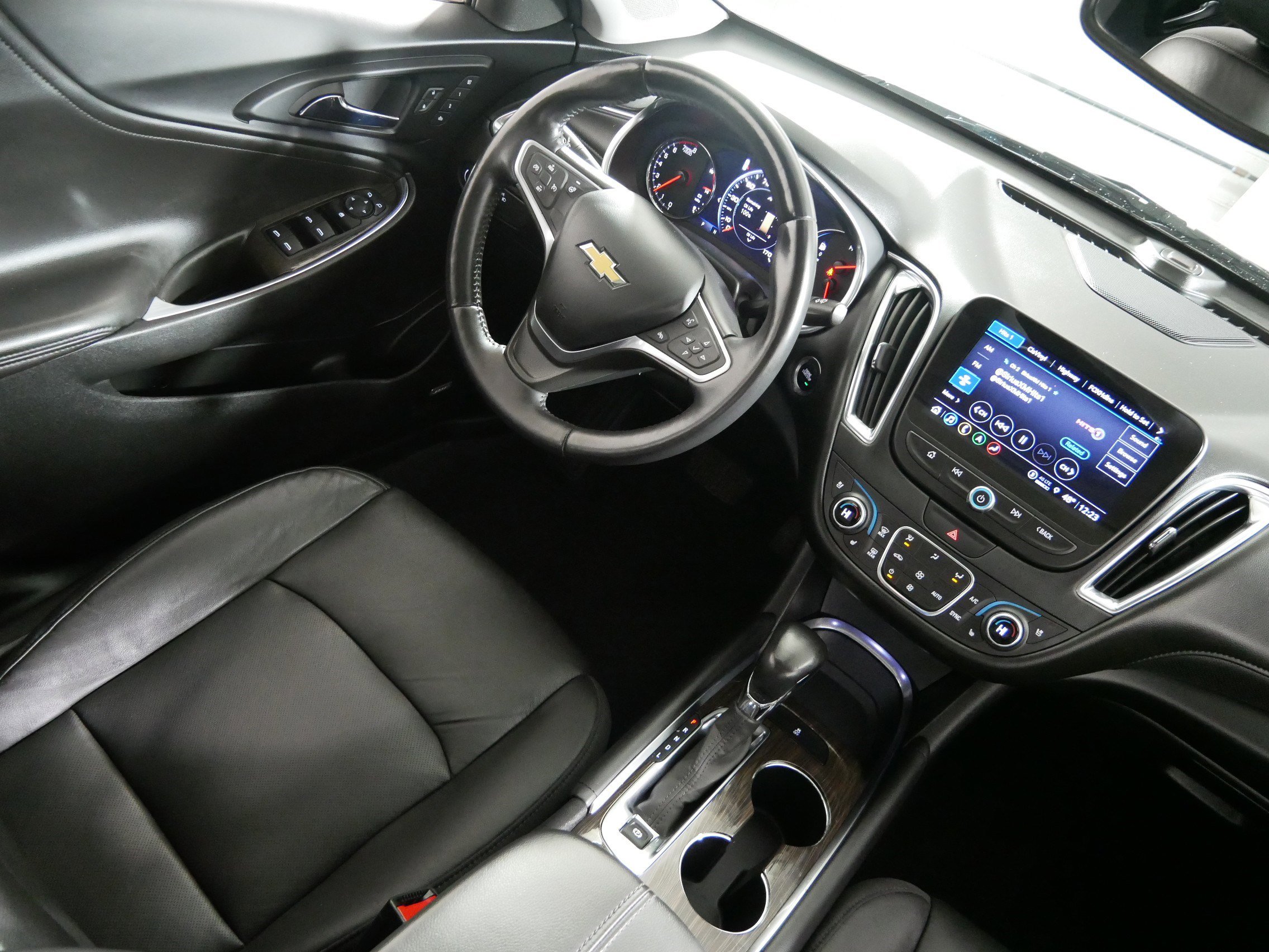 Used 2022 Chevrolet Malibu Premier image 9