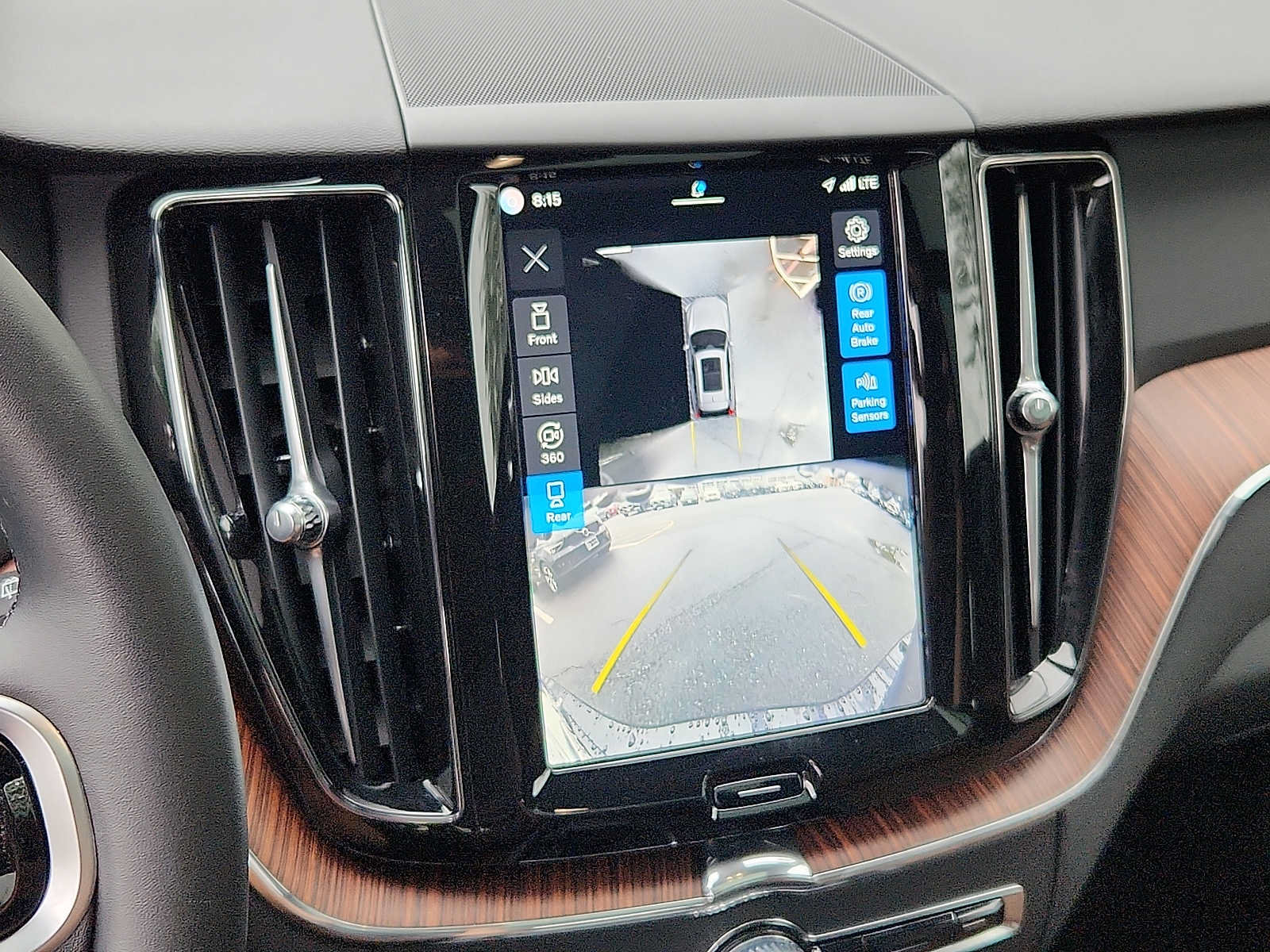 Certified 2025 Volvo XC60 T8 Plus w/ Climate Package AWD/4WD image 17