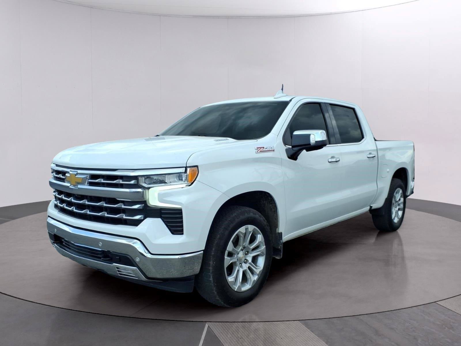 Used 2023 Chevrolet Silverado 1500 LTZ w/ LTZ Premium Package AWD/4WD image 1