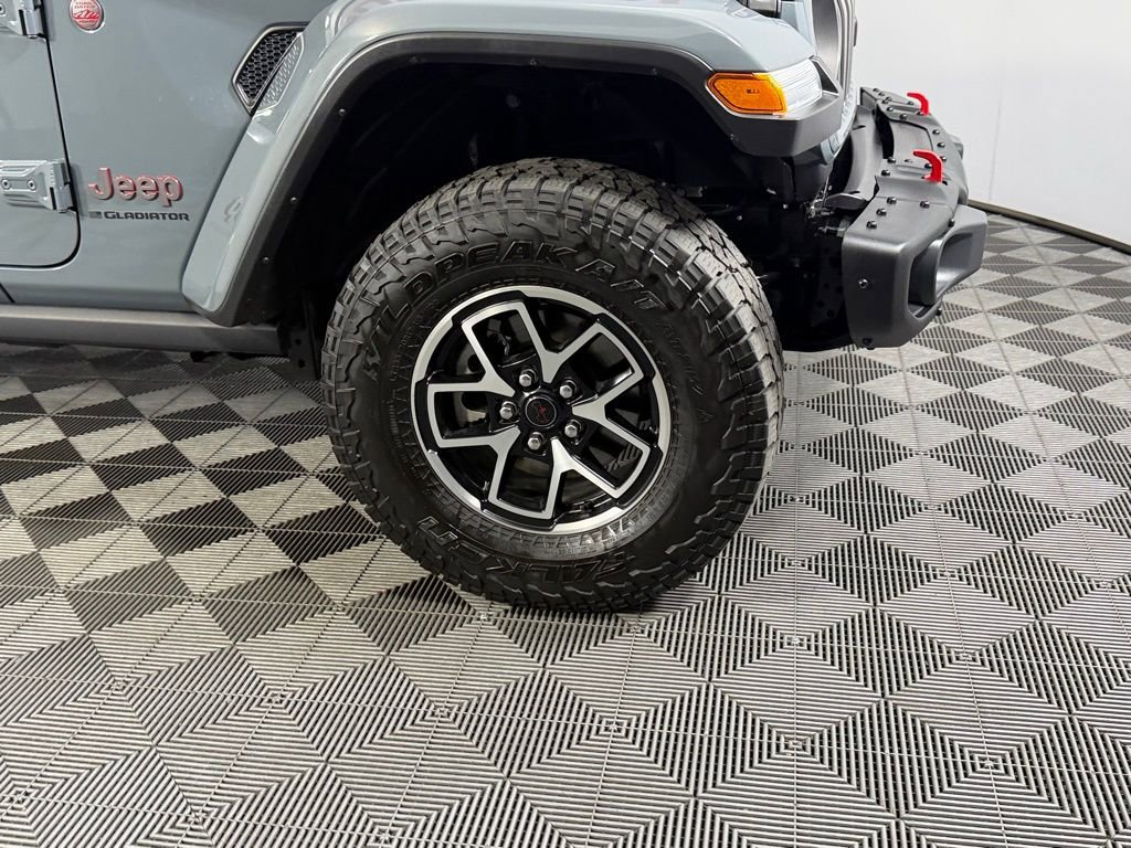 Used 2025 Jeep Gladiator Rubicon AWD/4WD image 13