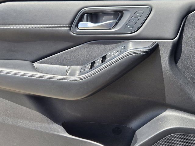 Used 2024 Nissan Rogue SL w/ SL Premium Package FWD image 24