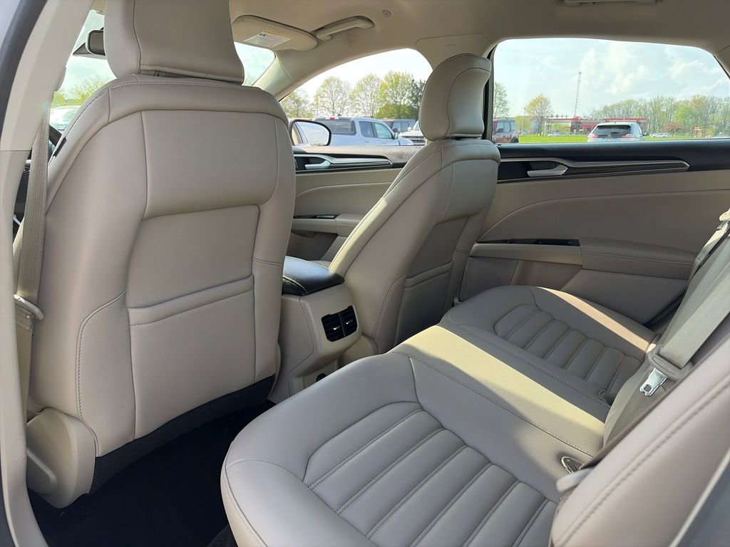 Used 2019 Ford Fusion SEL FWD image 29