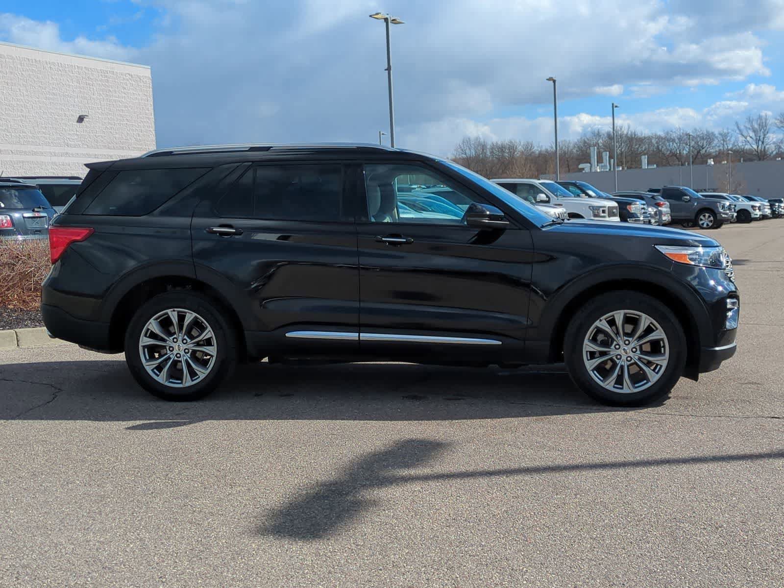 Certified 2023 Ford Explorer Limited w/ Equipment Group 301A AWD/4WD image 9