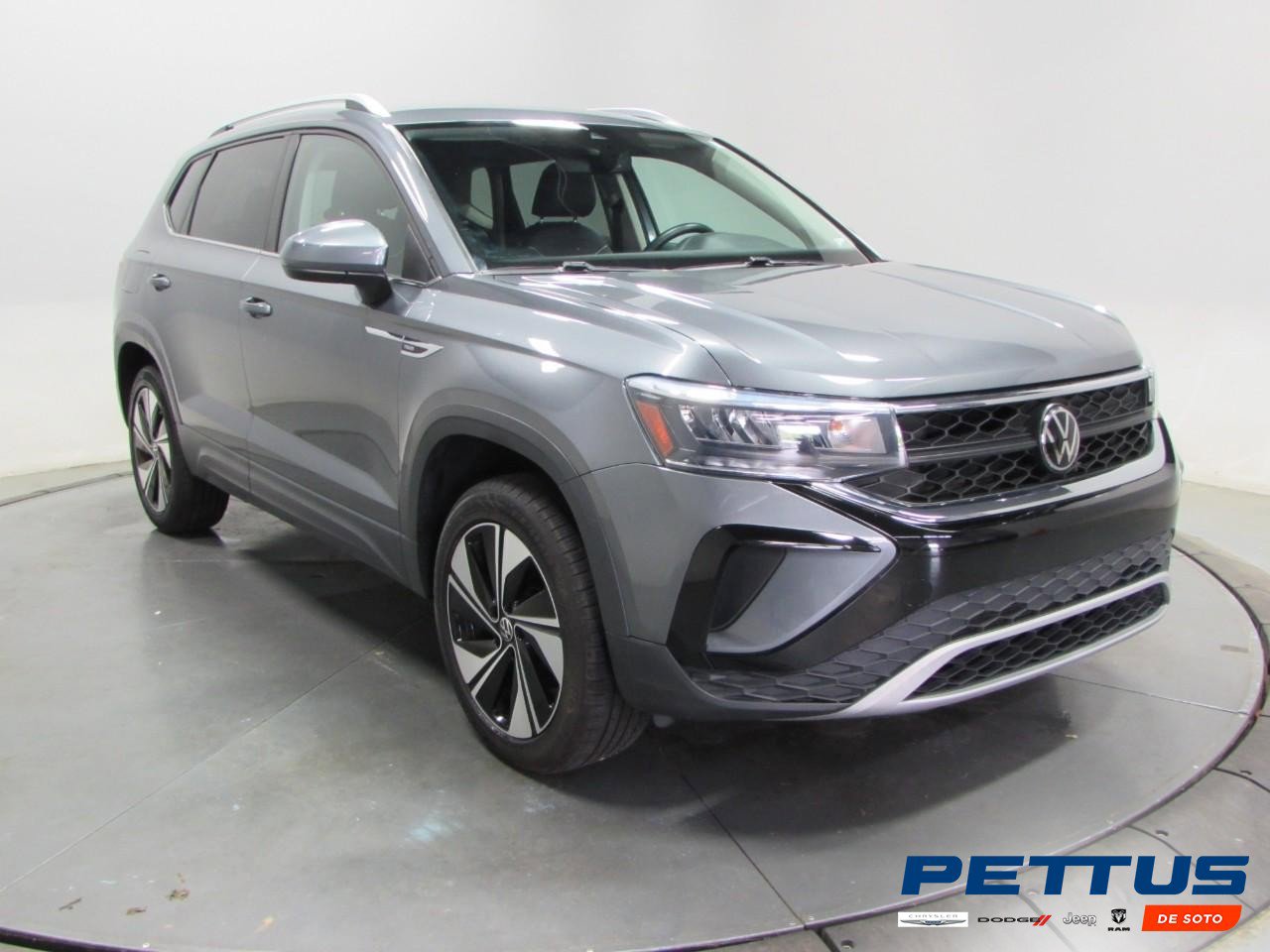 Used 2024 Volkswagen Taos SE AWD/4WD image 1