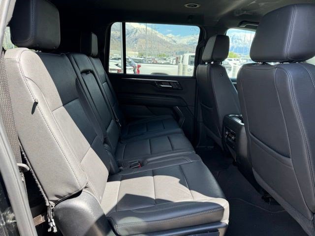 Used 2025 Chevrolet Suburban Z71 AWD/4WD image 12
