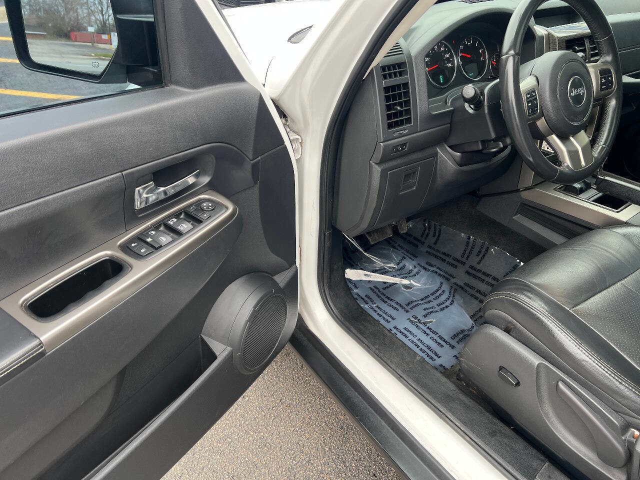 Used 2012 Jeep Liberty Limited Jet w/ Comfort/Convenience Group image 18