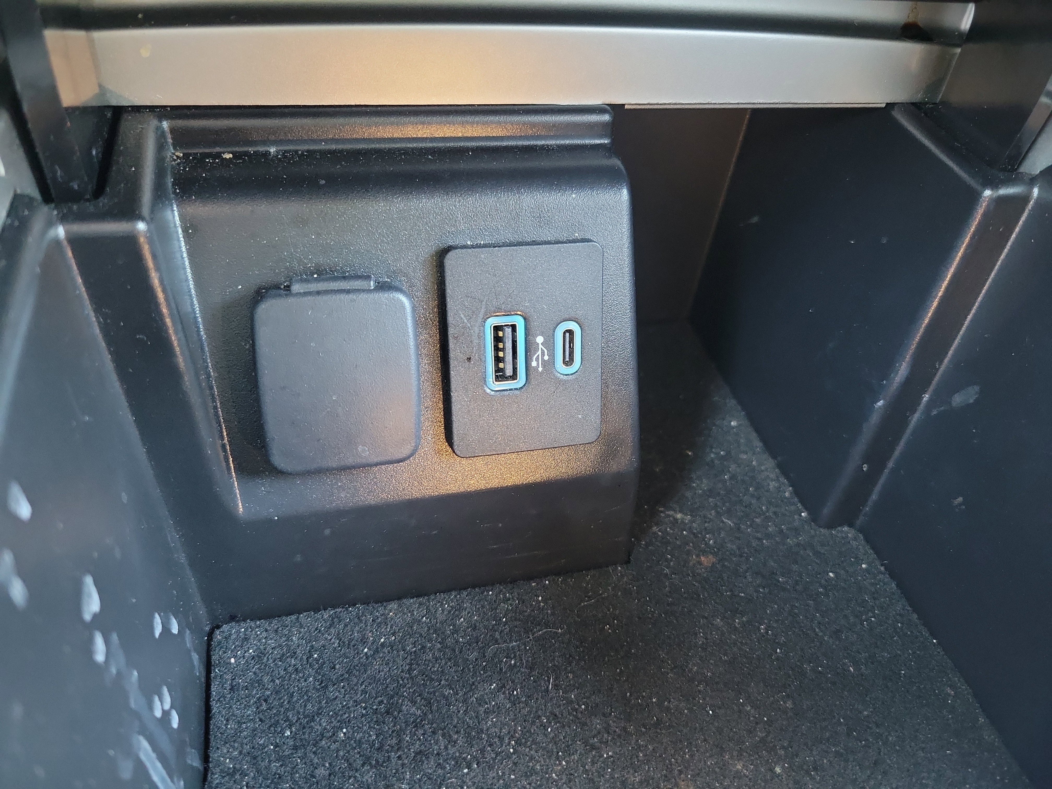 Used 2021 Ford Explorer XLT w/ Equipment Group 202A RWD image 37