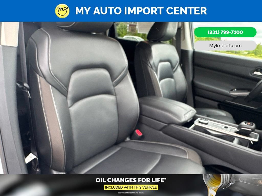 Used 2025 Nissan Pathfinder SL AWD/4WD image 30
