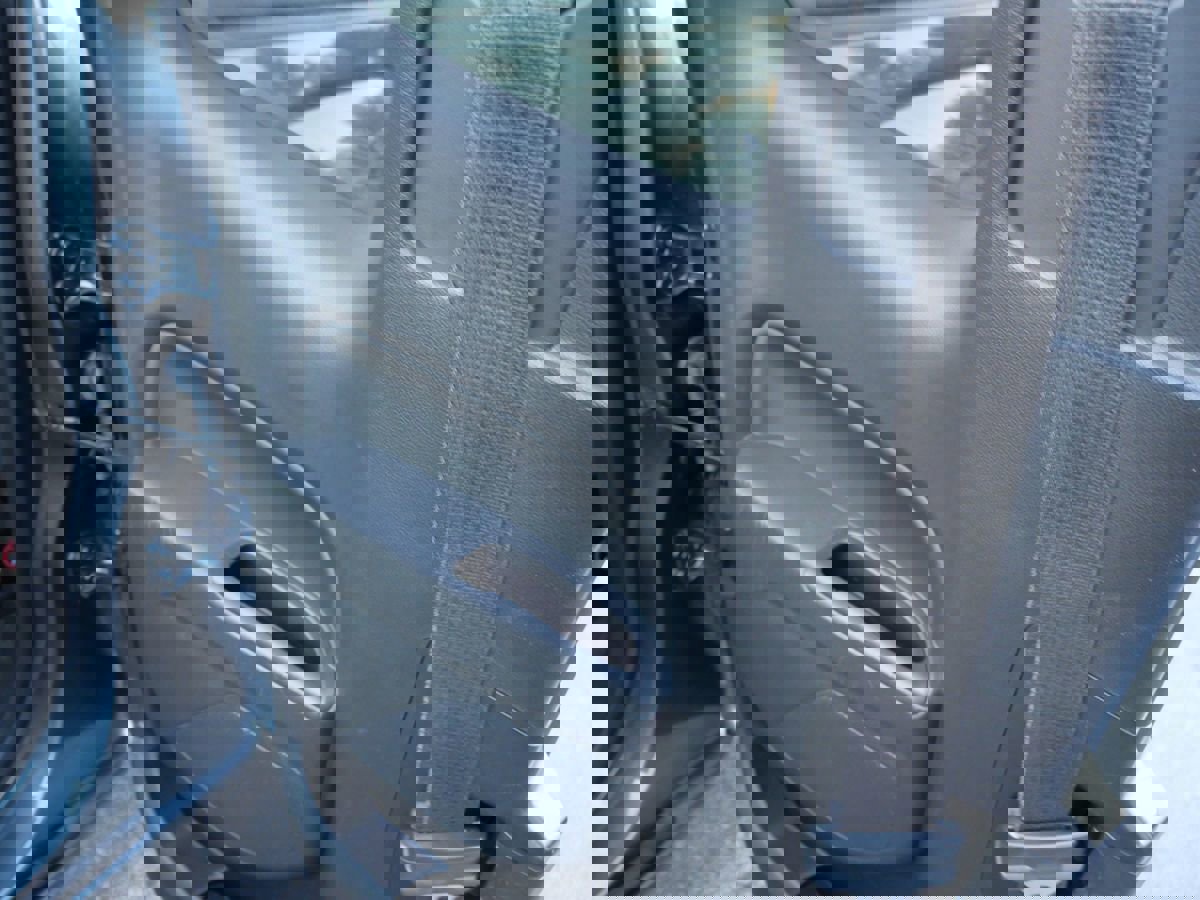 Used 2015 GMC Canyon SLE w/ All-Terrain Package image 17