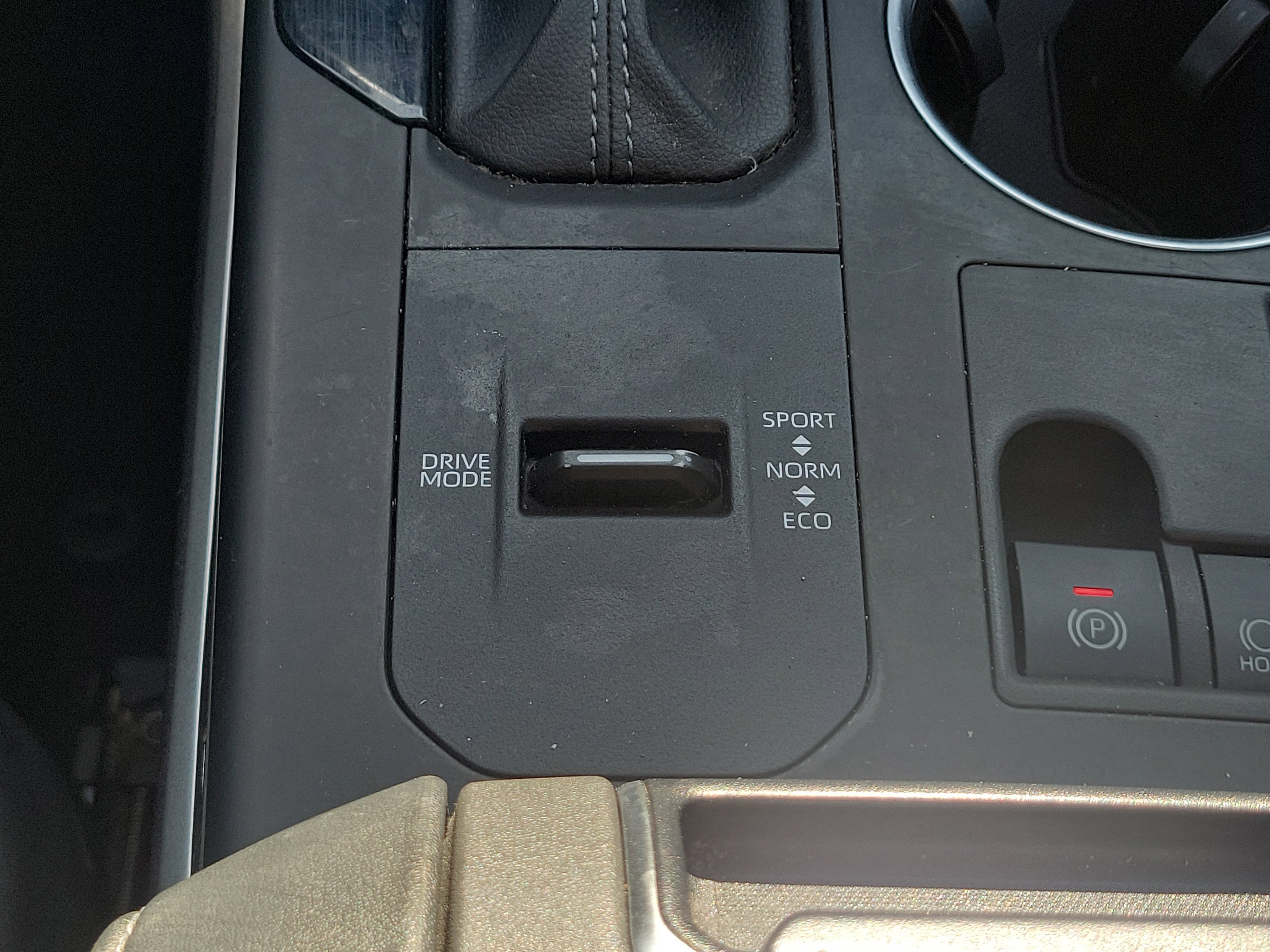 Used 2024 Toyota Highlander XLE image 36