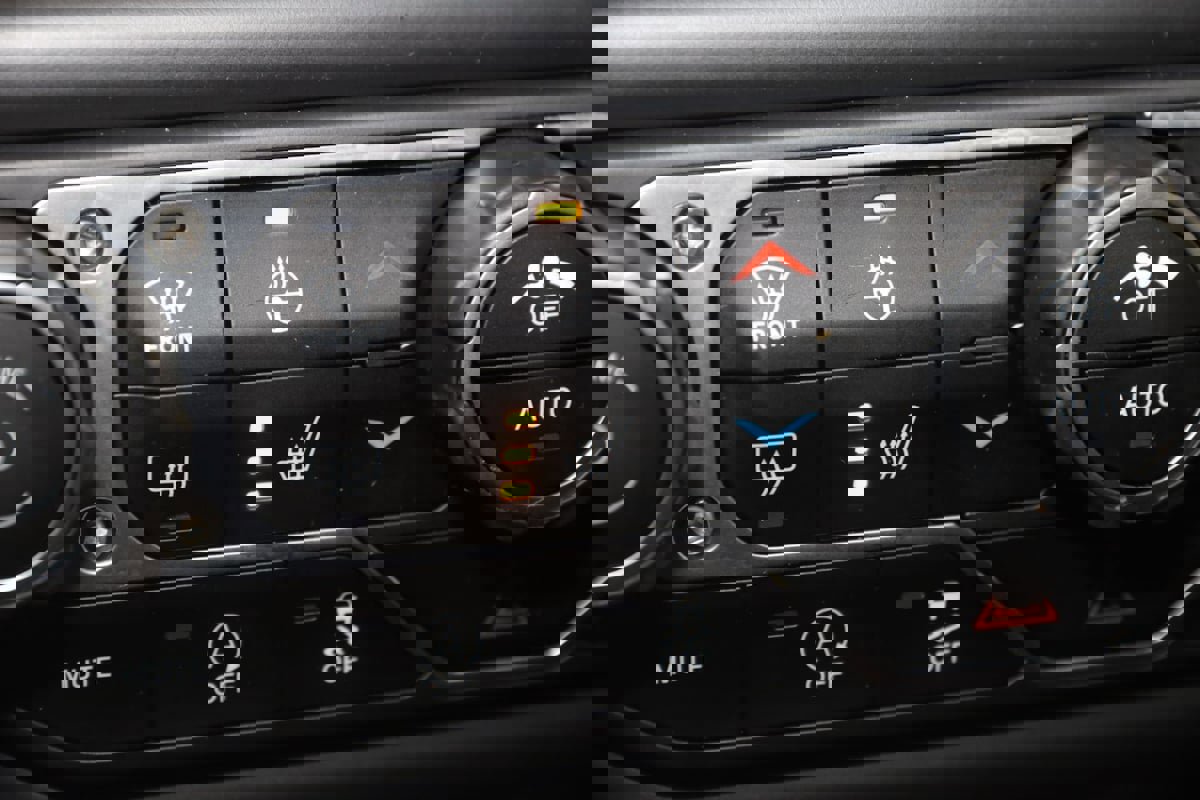 Used 2022 Jeep Gladiator Rubicon w/ Cold Weather Group image 8