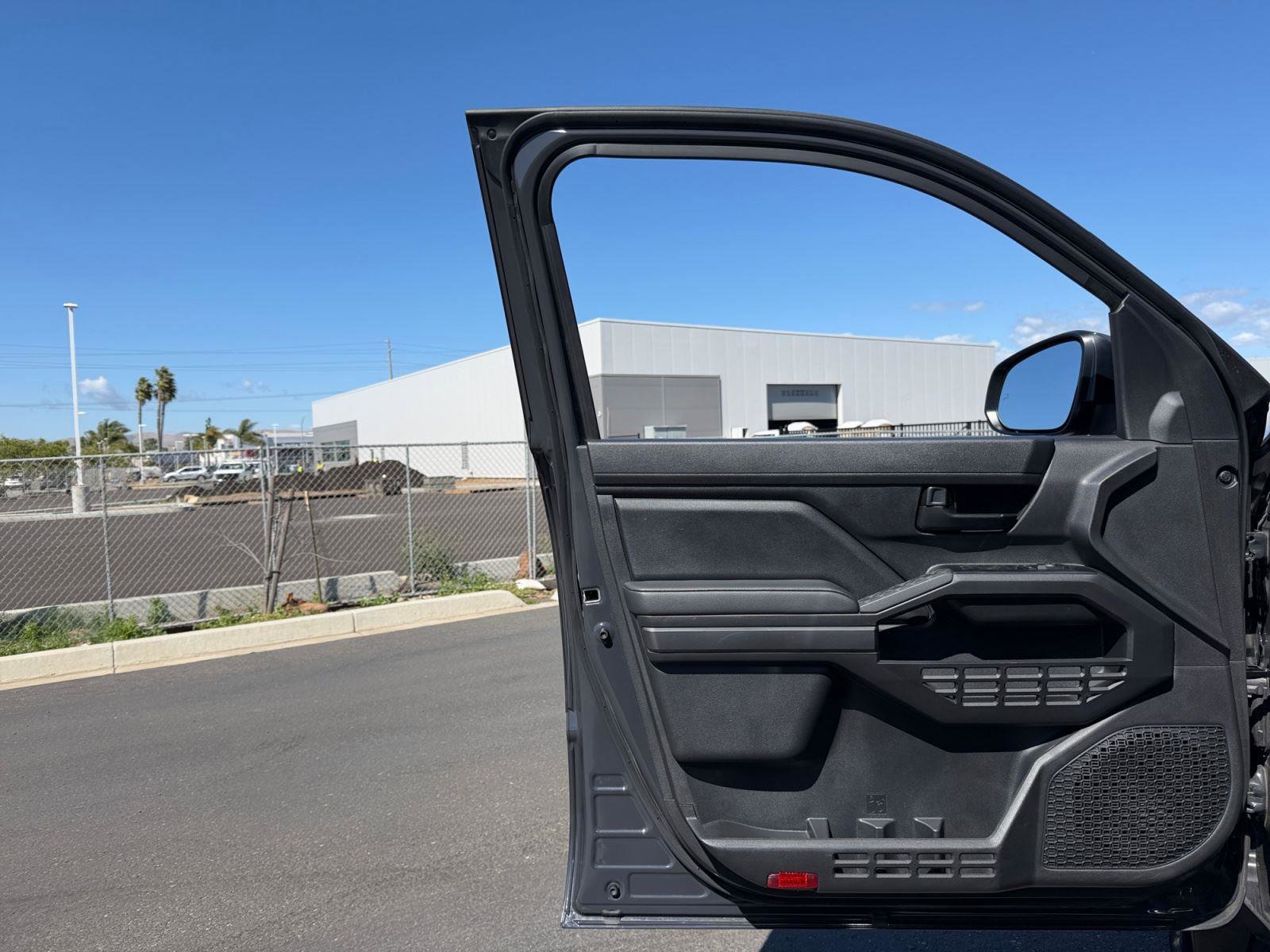 Certified 2025 Toyota Tacoma SR5 AWD/4WD image 14
