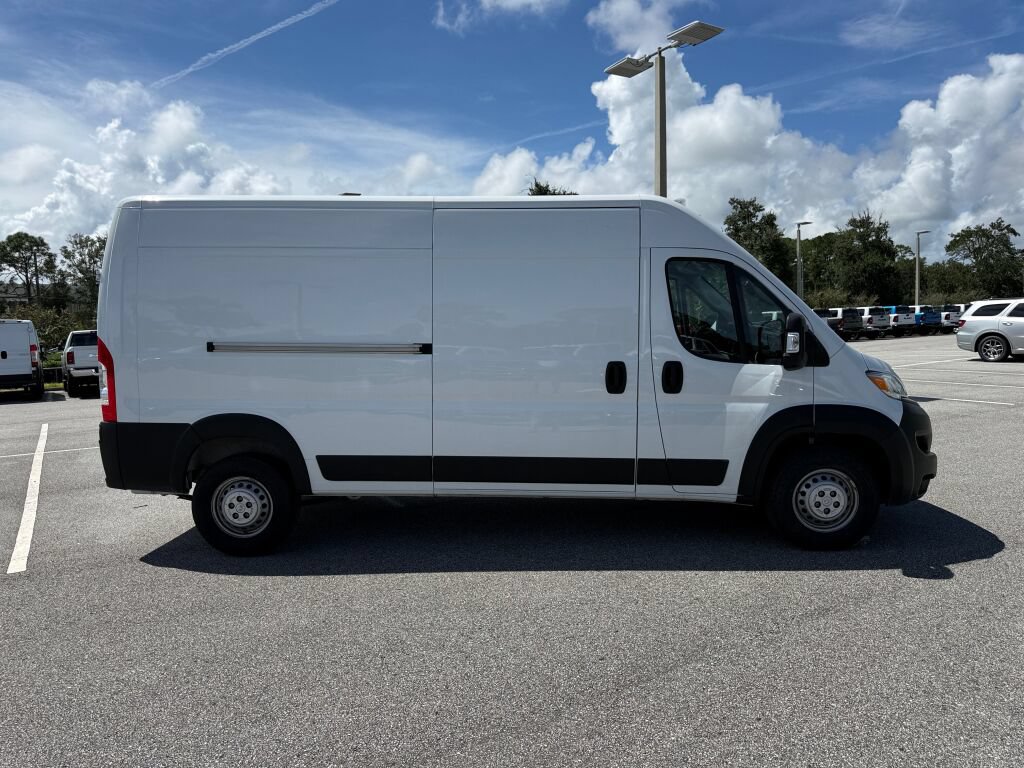 Used 2025 RAM ProMaster 2500 w/ Convenience Group FWD image 2