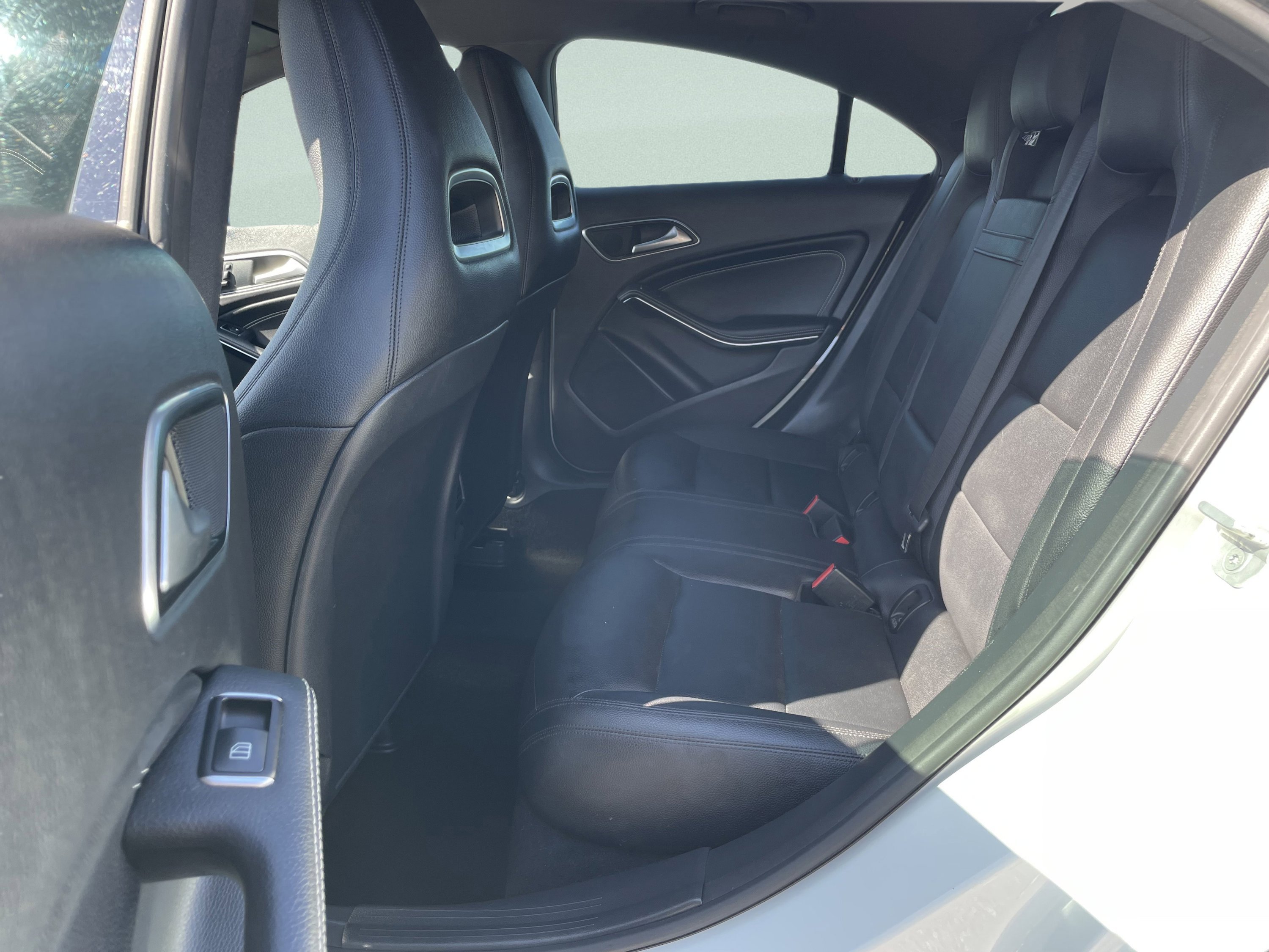 Used 2015 Mercedes-Benz CLA 250 image 9