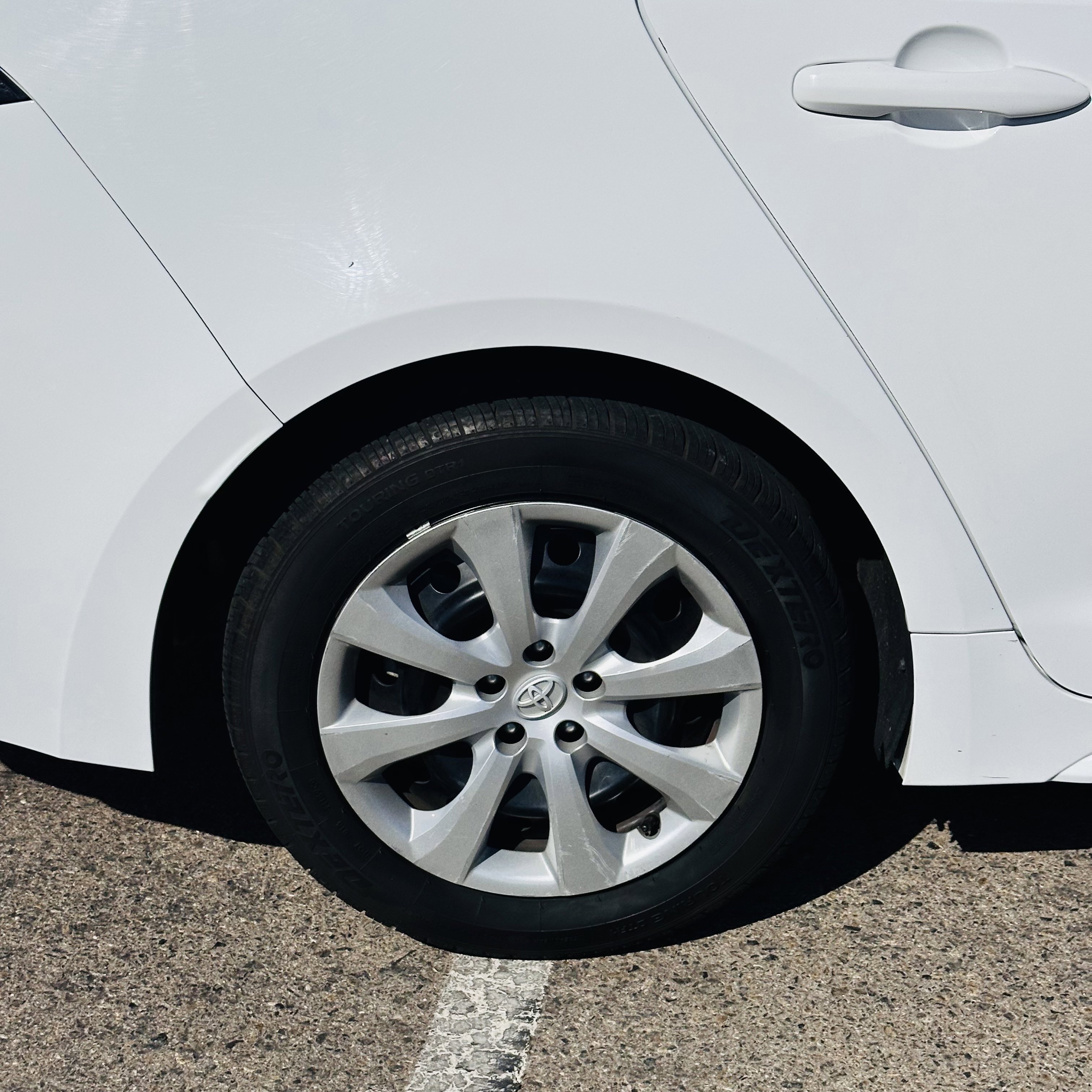 Used 2022 Toyota Corolla LE image 4