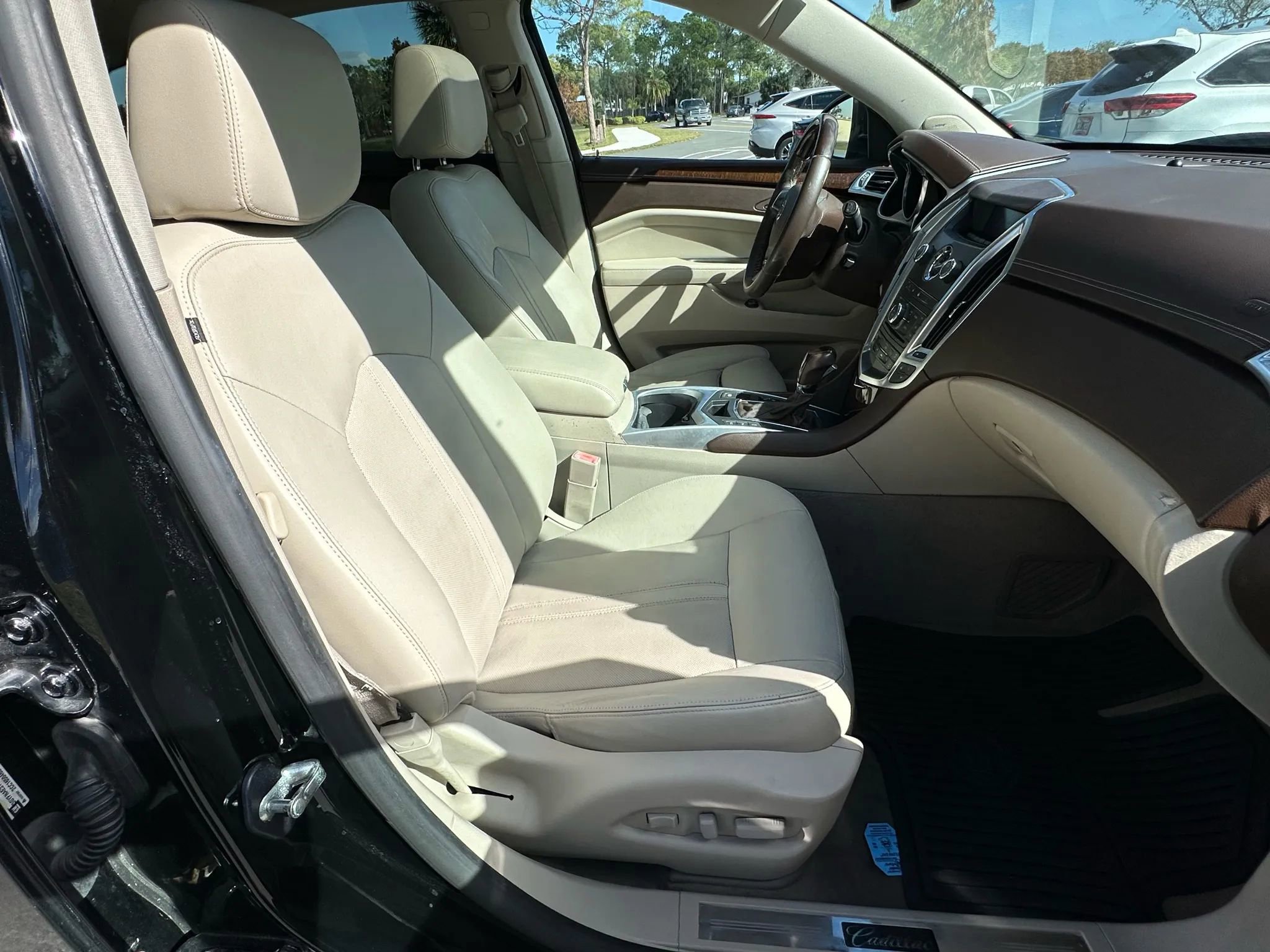 Used 2012 Cadillac SRX Luxury FWD image 22