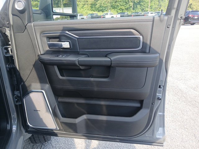 New 2026 RAM 4500 4x4 Crew Cab DRW w/ Laramie Trim Package image 28