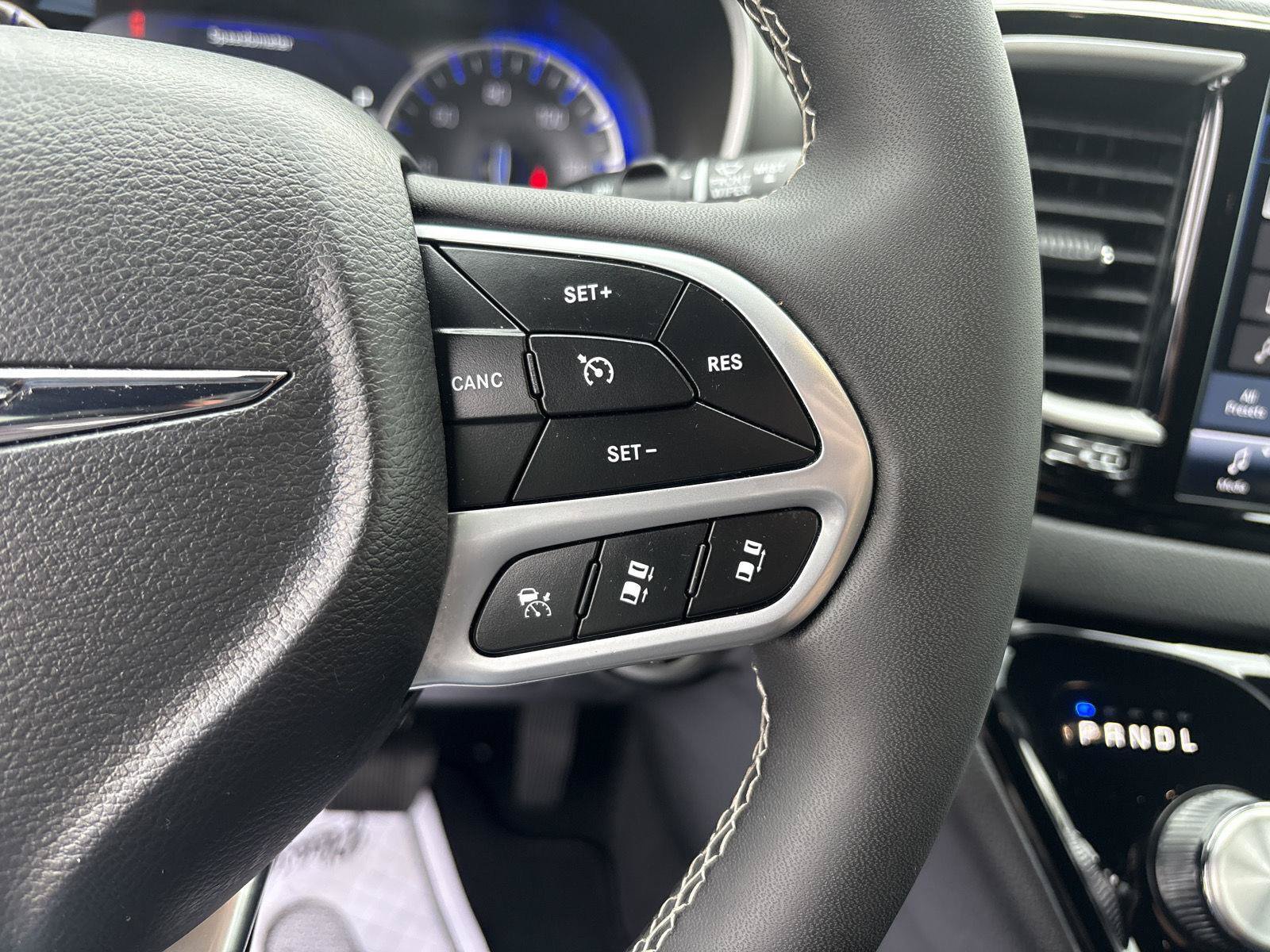 Used 2026 Chrysler Pacifica Select FWD image 19