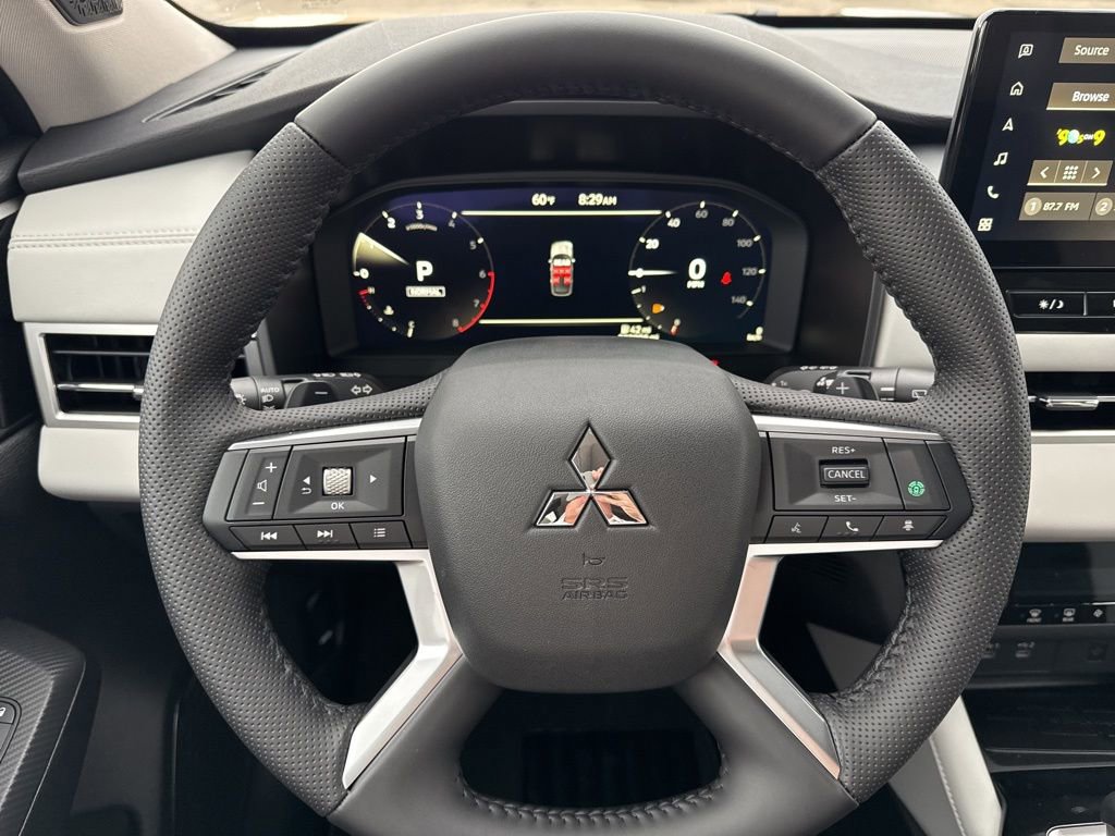 New 2025 Mitsubishi Outlander SE image 15