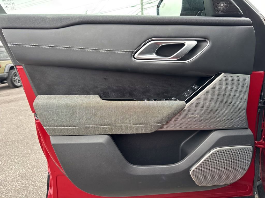 Used 2019 Land Rover Range Rover Velar R-Dynamic HSE image 32