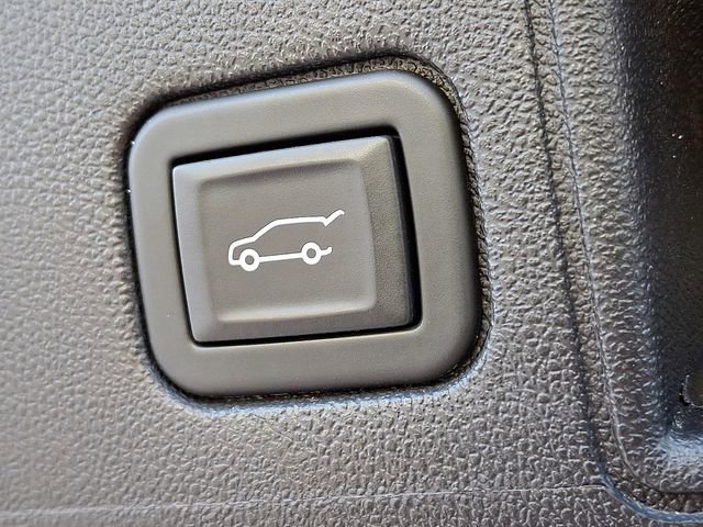 Used 2024 GMC Terrain SLT image 30