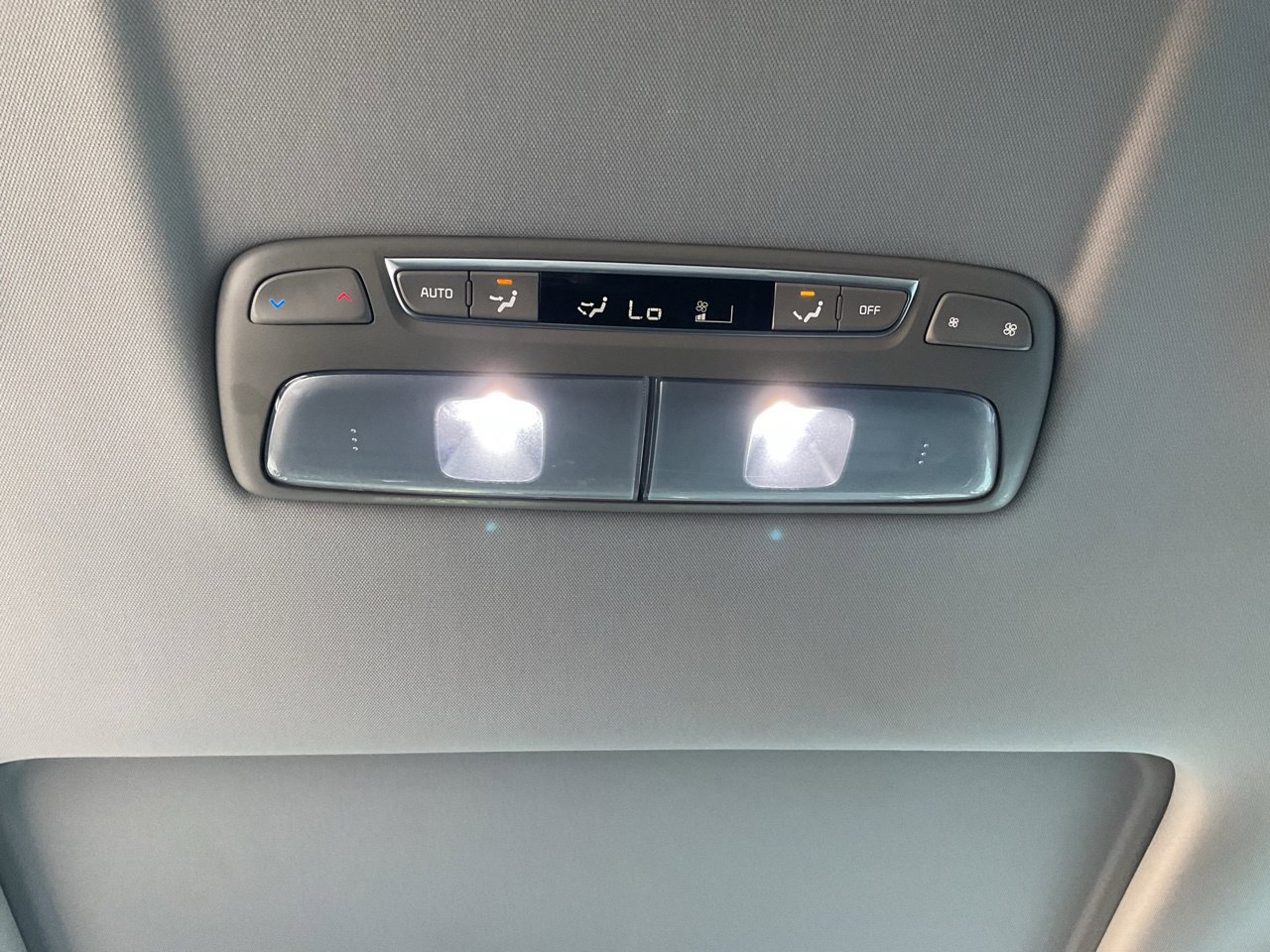 Used 2025 Kia Telluride S FWD image 16
