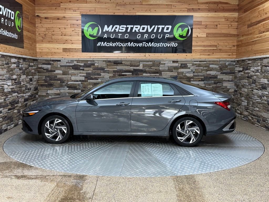 Certified 2025 Hyundai Elantra Limited image 6