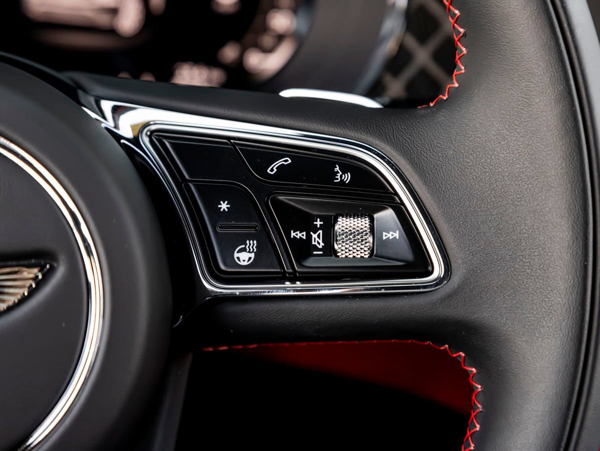 Certified 2025 Bentley Bentayga AWD/4WD image 23