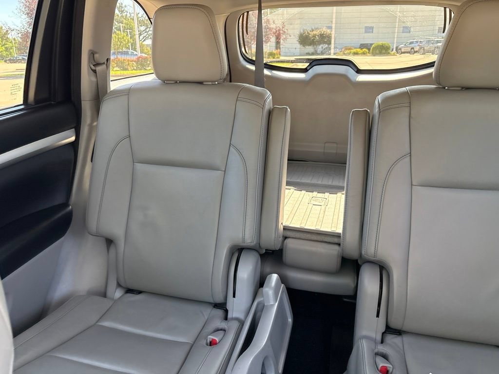 Used 2017 Toyota Highlander XLE AWD/4WD image 19