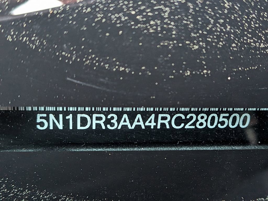 Used 2024 Nissan Pathfinder S image 11